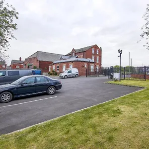 Spacious Close To City Centre With Secure Parking , Leeds (West Yorkshire) United Kingdom